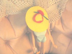 BARBIE YELLOW HAT MAIN_02